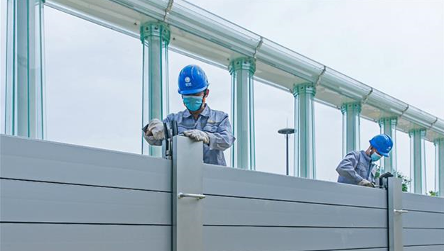 武漢市漢口鋁合金防洪墻開始安裝